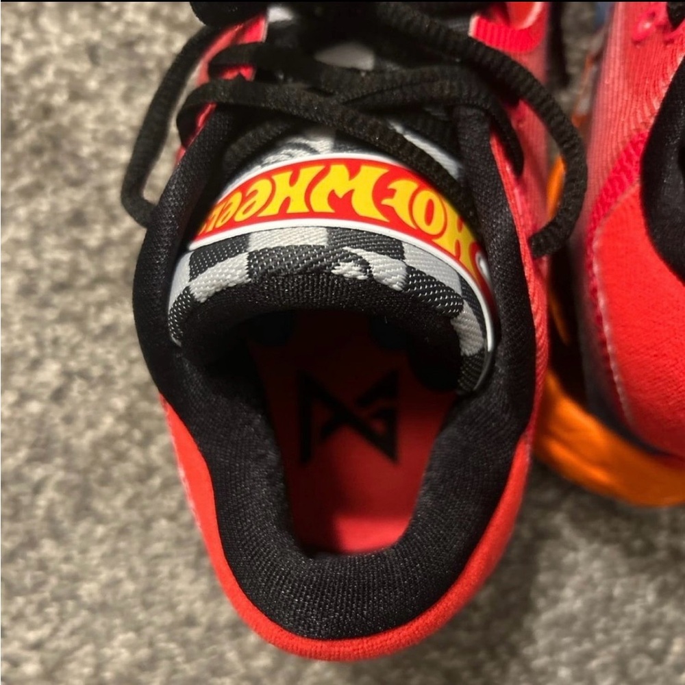 Size 7.5 - Nike PG 6 x Hot Wheels Blue/Orange/Red 2022 - Picture 6 of 7